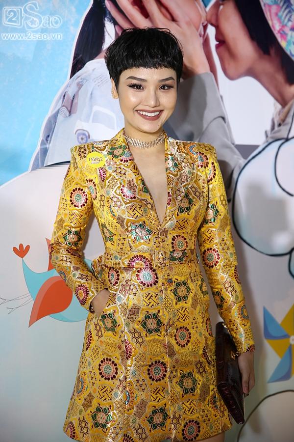 Trấn Thành mang giày độn, Miu Lê vàng nguyên cây đi dự sự kiện-9