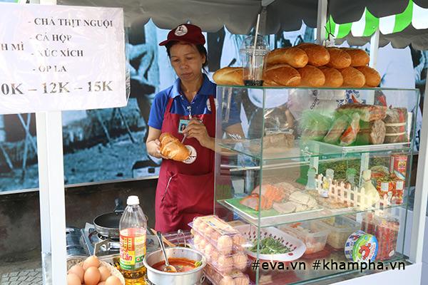 Cận cảnh thiên đường món ăn ngon - bổ - rẻ tại Phố hàng rong đầu tiên ở Sài Gòn-2
