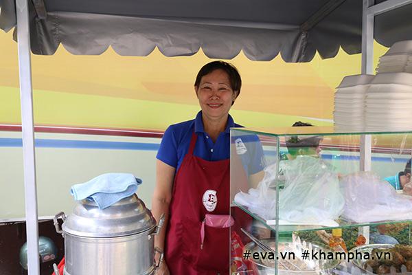 Cận cảnh thiên đường món ăn ngon - bổ - rẻ tại Phố hàng rong đầu tiên ở Sài Gòn-4