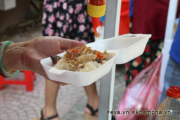 Cận cảnh thiên đường món ăn ngon - bổ - rẻ tại Phố hàng rong đầu tiên ở Sài Gòn-5