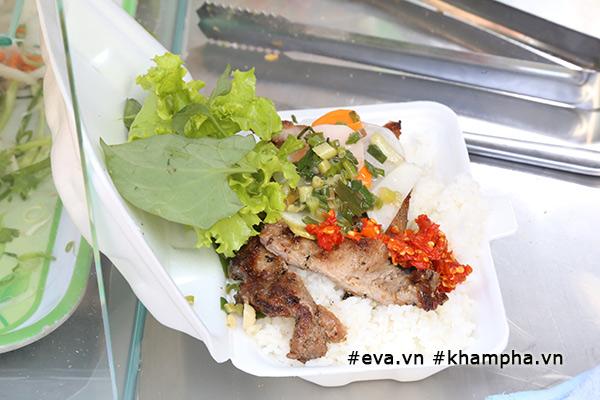 Cận cảnh thiên đường món ăn ngon - bổ - rẻ tại Phố hàng rong đầu tiên ở Sài Gòn-10