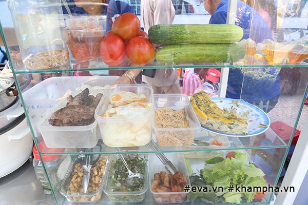 Cận cảnh thiên đường món ăn ngon - bổ - rẻ tại Phố hàng rong đầu tiên ở Sài Gòn-11