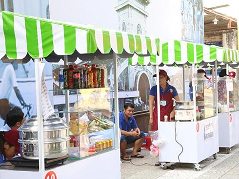 Cận cảnh thiên đường món ăn ngon - bổ - rẻ tại Phố hàng rong đầu tiên ở Sài Gòn