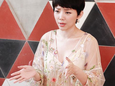 Tóc Tiên: 'Mỗi khi trên mạng có chuyện gì đó, mọi người bảo tôi bỏ chơi facebook đi!