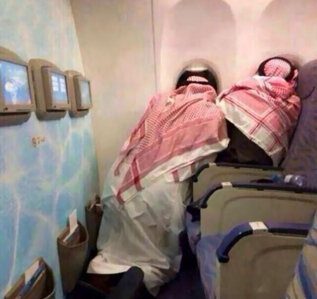 1001 kẻ rách giời rơi xuống... máy bay (P2)-5