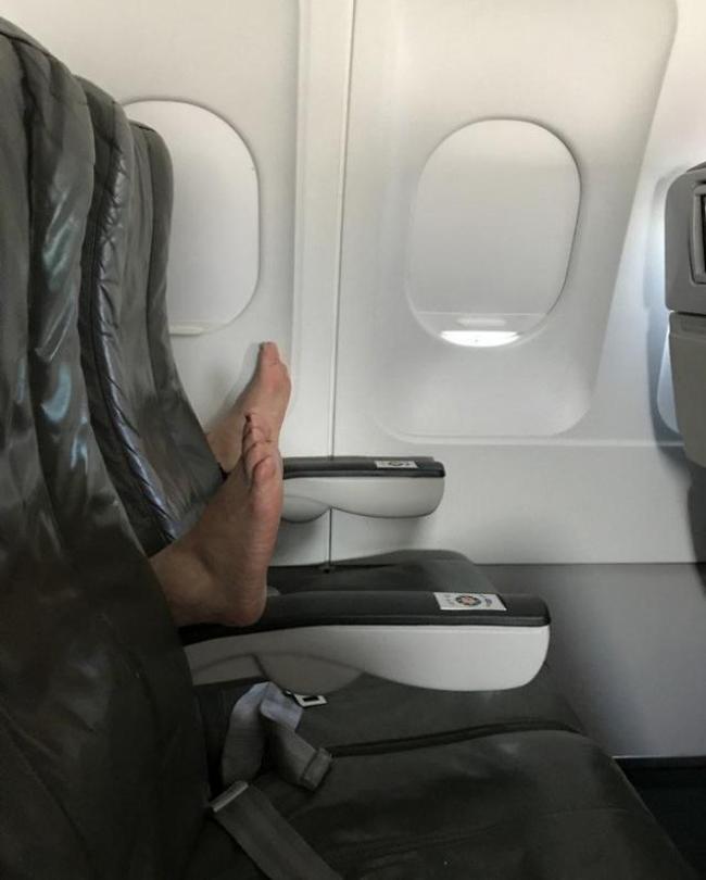 1001 kẻ rách giời rơi xuống... máy bay-3