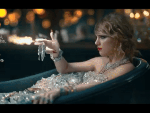 Quizz: Khối hàng hiệu tiền tấn 'nữ rắn chúa' Taylor Swift chi trong 'Look what you made me do'