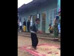Hiệu trưởng trường Việt Đức hóa gà trống, vui vẻ nhảy múa bên học sinh-3