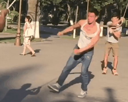 Clip hài: Khi 'con nhà người ta' và tôi cùng thể hiện một tiết mục