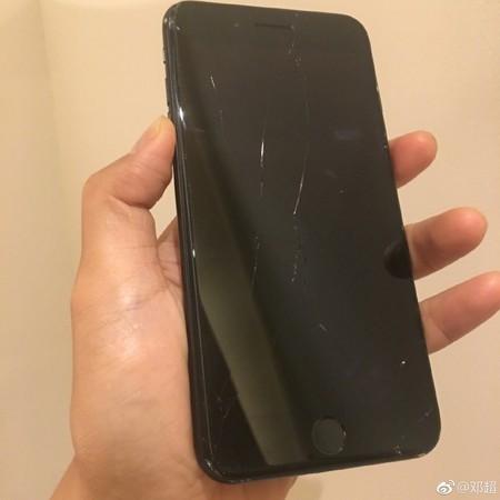 Đặng Siêu đập vỡ điện thoại khi thấy Tôn Lệ sờ mông trai trẻ-2