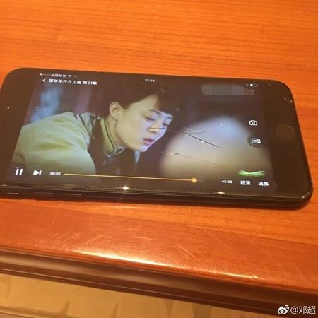 Đặng Siêu đập vỡ điện thoại khi thấy Tôn Lệ sờ mông trai trẻ-3