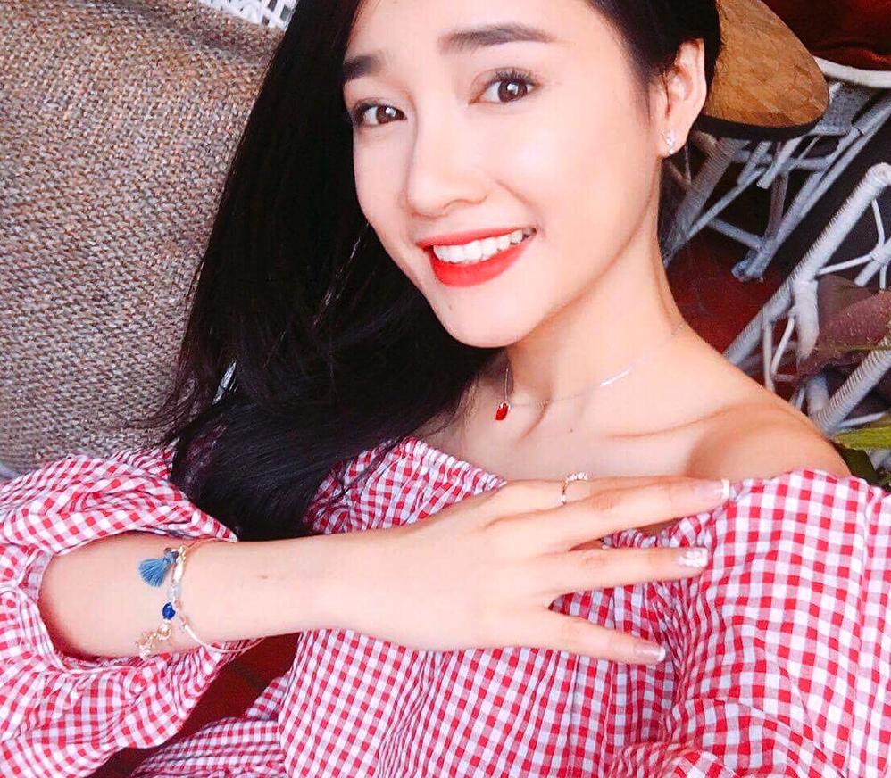 Tin sao Việt 31/8: Sau nghi vấn gương vỡ lại lành, Linh Chi khẳng định hiện tại chỉ có công việc-11