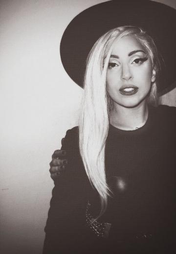 Biểu tượng gợi cảm của làng nhạc thế giới thập niên 2010 là ai?-3