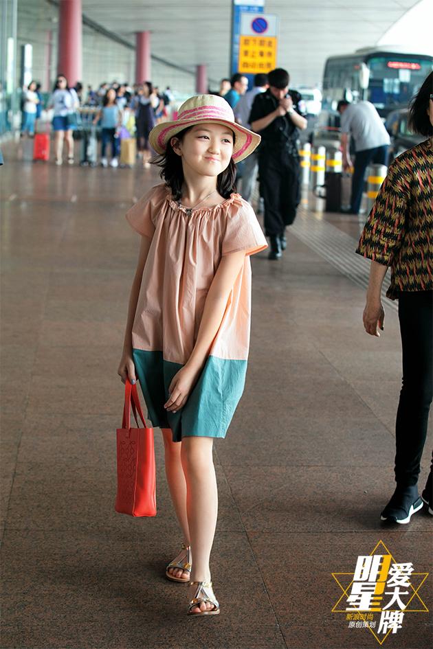 Con gái hở hàm ếch của Vương Phi - Lý Á Bằng giờ như fashionista khiến nhiều người ngưỡng mộ-7