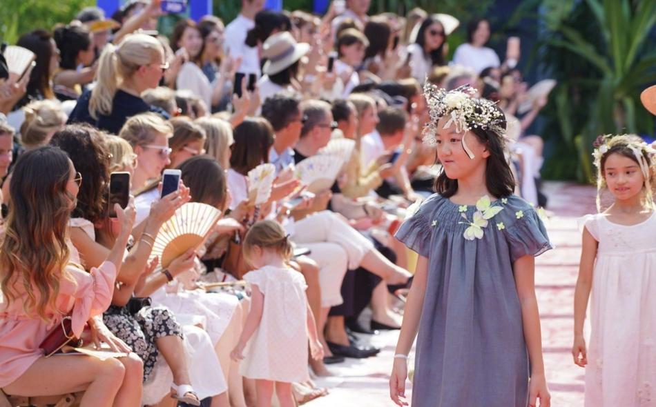 Con gái hở hàm ếch của Vương Phi - Lý Á Bằng giờ như fashionista khiến nhiều người ngưỡng mộ-12