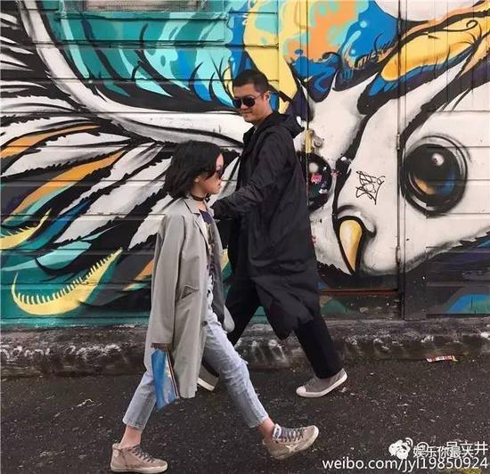 Con gái hở hàm ếch của Vương Phi - Lý Á Bằng giờ như fashionista khiến nhiều người ngưỡng mộ-4