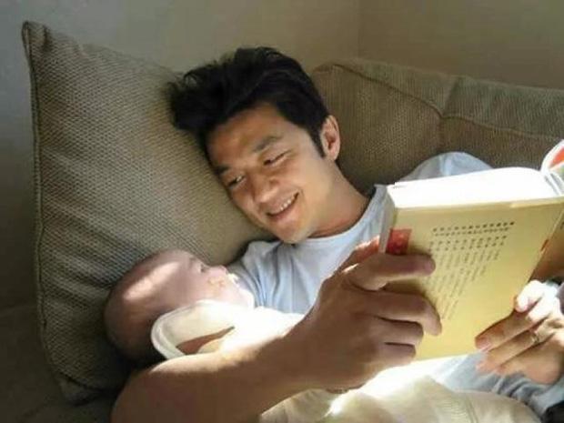 Con gái hở hàm ếch của Vương Phi - Lý Á Bằng giờ như fashionista khiến nhiều người ngưỡng mộ-1