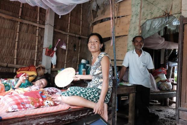 Nhìn cách người mẹ điên chăm sóc con gái sơ sinh 15 ngày tuổi, ai cũng xúc động vì tình mẫu tử-1