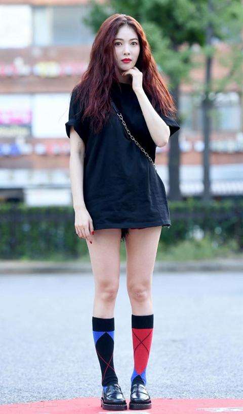 Sao Hàn 1/9: Biểu tượng sexy HyunA khiến cư dân mạng đỏ mặt vì chiếc quần phản chủ-1