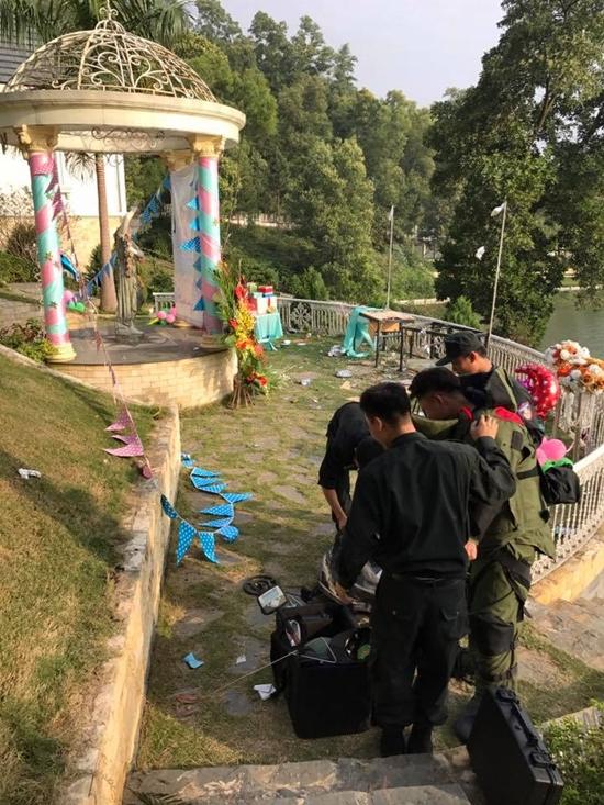 Loạt ảnh hé lộ cái kết không hề đau thương như trên màn ảnh của Người phán xử-10