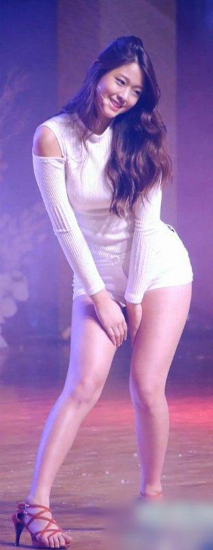 Ngắm body hoàn hảo của nữ thần sexy Seolhyun để thấy giảm béo khó mấy cũng phải làm-3