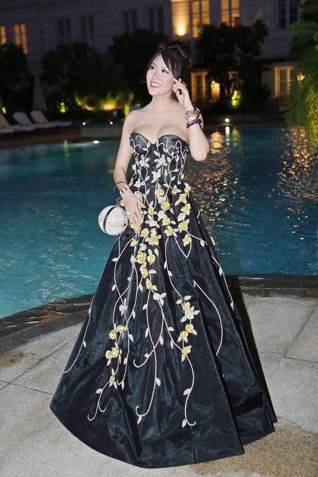 Những bộ cánh như muốn rớt ngực của Phi Thanh Vân sau cuộc đại phẫu-2