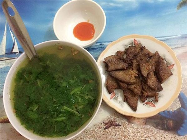 Nữ sinh gây sốt khi khoe bữa ăn ngon tự nấu chưa tới 25.000 đồng-2