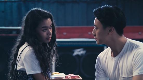 Vừa hôn Rocker Nguyễn, Angela Phương Trinh lại lên giường với Hữu Vi trong tập 2 Glee-3