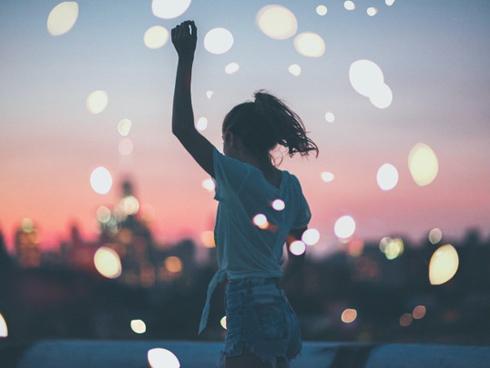 Hãy cứ yêu đi, kể cả khi chúng ta chỉ cùng đi một đoạn ngắn trong đời của nhau