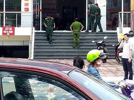 Hàng nghìn người kéo đến vui chơi dịp lễ 2/9, công viên Thủ Lệ thất thủ-6