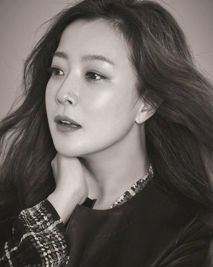 Sao Hàn 2/9: Kim Hee Sun từng muốn giải nghệ, di cư vì rating phim quá thảm-1