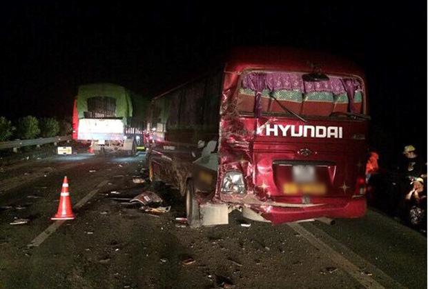 Tai nạn liên hoàn giữa 3 xe khách trên cao tốc Nội Bài - Lào Cai, 10 hành khách bị thương-1