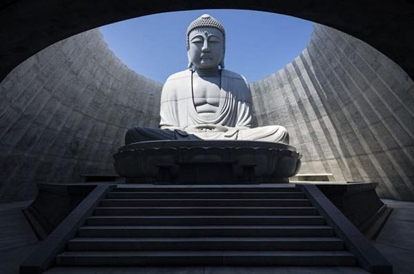 Choáng ngợp trước đồi tượng Phật khổng lồ ở Nhật Bản-2