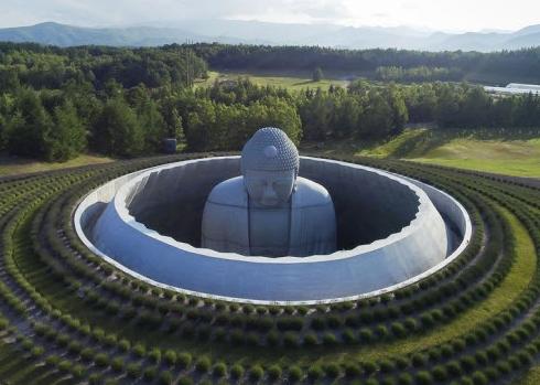 Choáng ngợp trước đồi tượng Phật khổng lồ ở Nhật Bản