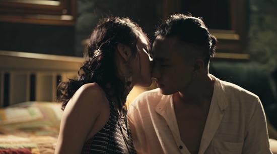 Nữ chính phim Glee phiên bản Việt bị khán giả chỉ trích dữ dội vì cảnh quay lộ hàng-5