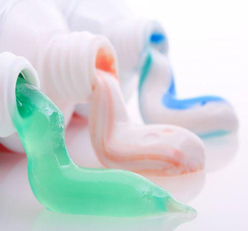 Cách trị mụn cám, mụn đầu đen với kem đánh răng siêu đơn giản-1