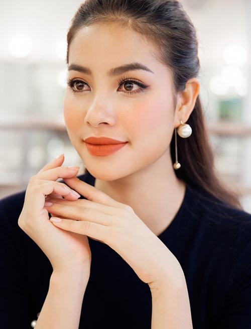 Lông mày sâu róm: Mốt mới khiến sao Việt mê mệt chạy theo-2