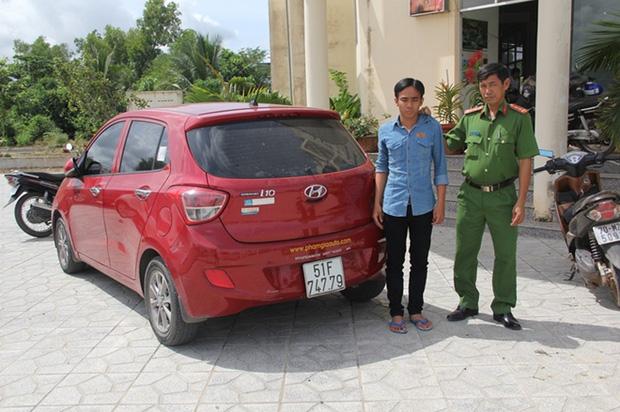 Lễ tân khách sạn ngủ gật bị trộm đột nhập lấy ô tô-1