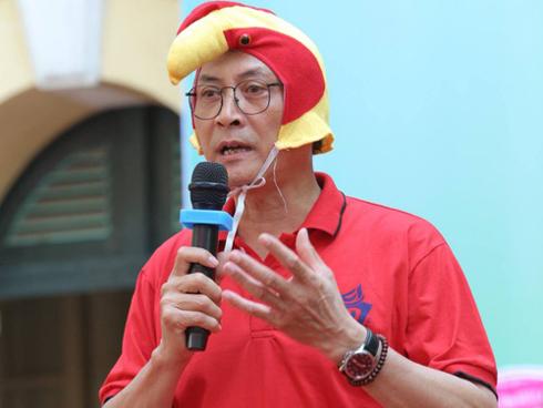 Hai bà mẹ đánh nhau vì tranh chỗ đỗ xe khi đưa con đi nhập học-2