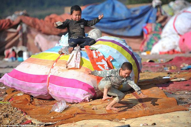 Một bức ảnh cuộc đời, hai số phận trái ngược trôi qua-4