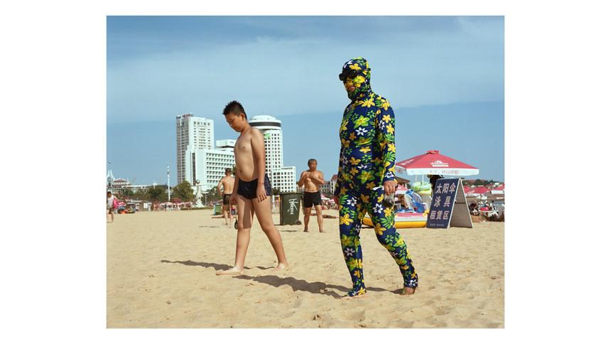 Áo tắm che kín mặt: Đặc sản ở bãi biển Trung Quốc-2