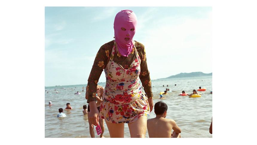 Áo tắm che kín mặt: Đặc sản ở bãi biển Trung Quốc-4