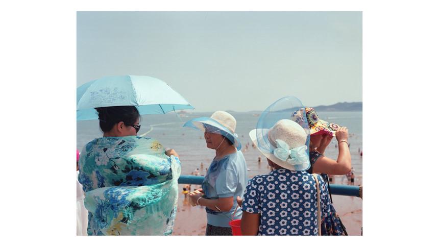 Áo tắm che kín mặt: Đặc sản ở bãi biển Trung Quốc-8