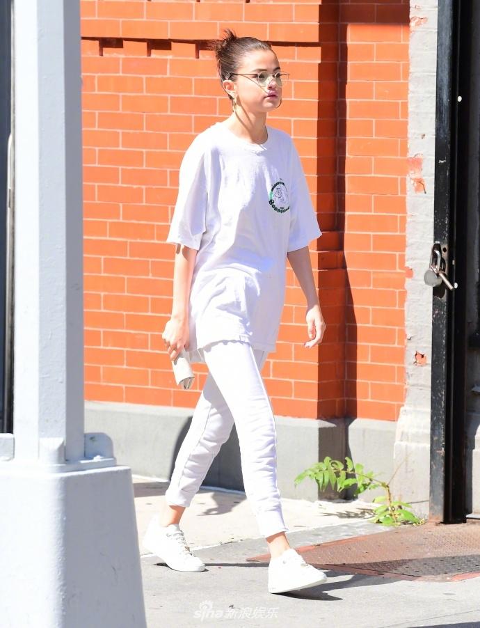 Chán sexy nổi loạn, Selena Gomez khoe street style giản dị đúng tuổi-3