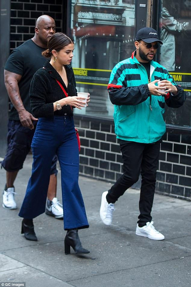 Chán sexy nổi loạn, Selena Gomez khoe street style giản dị đúng tuổi-4