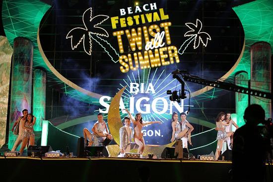 Bảo Anh bất ngờ được chúc mừng sinh nhật trên sân khấu-2