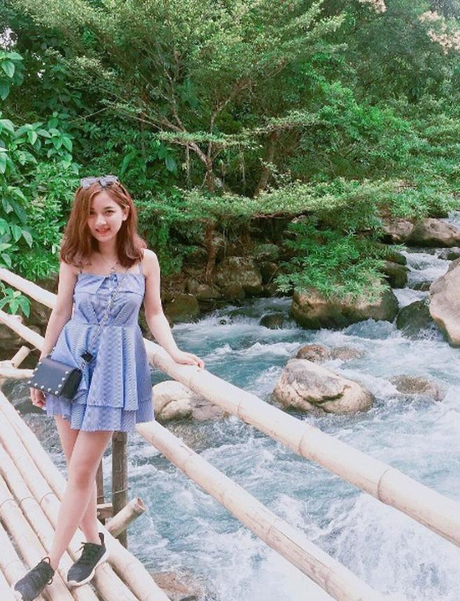 Chân dung cô giáo xinh đẹp hot nhất mạng xã hội trong lễ khai giảng-9