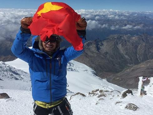 Chạm tay vào cột mốc cao nhất nước Việt-3