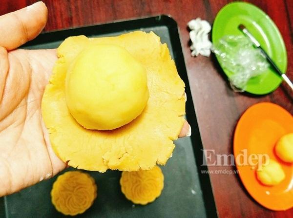 Để làm thành công món bánh nướng trung thu nhân đậu xanh, cần nắm vững những lưu ý dưới đây-9