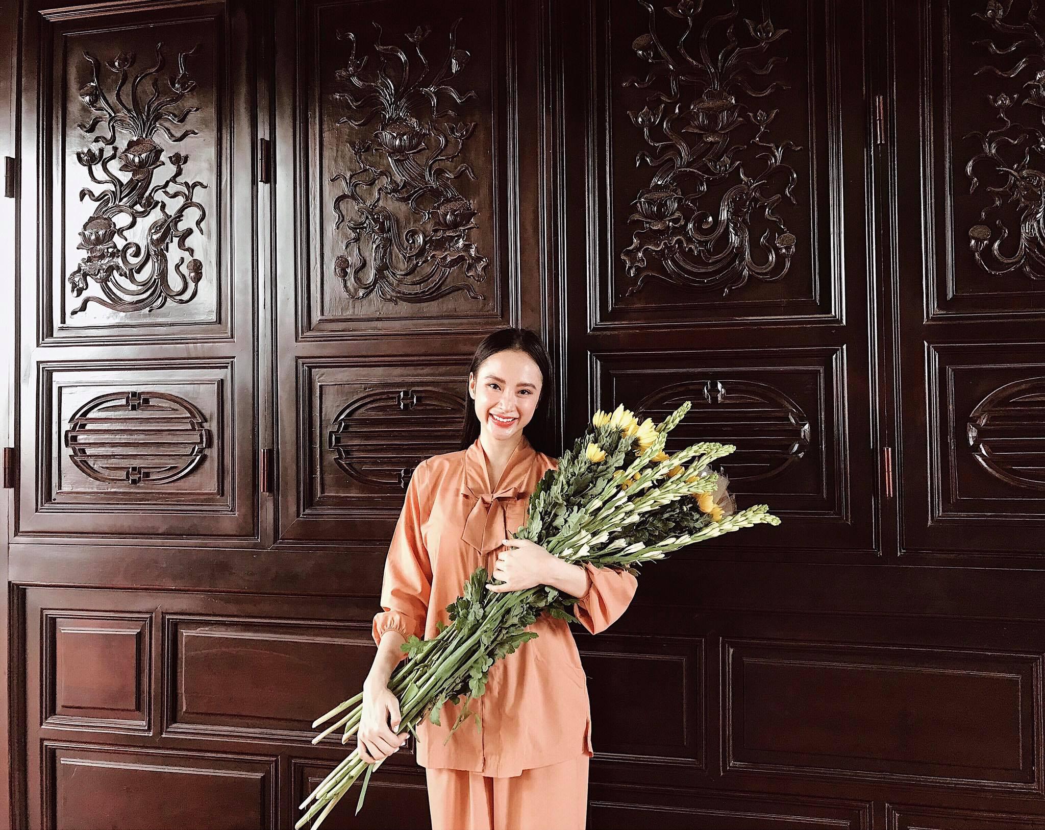 Tin sao Việt 5/9: Ngã bổ chửng giữa cổng đài truyền hình, Á hậu Tú Anh lo mình ế chồng vì tính hậu đậu-4